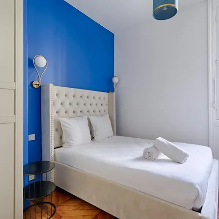 Harmonious Flat Parc Monceau 8p 아파트
